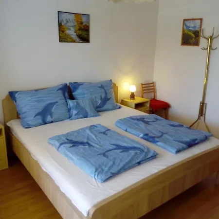 Abádi Karmazsin Ház * Abádszalók