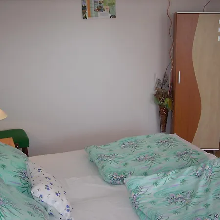 Abádi Karmazsin Ház * Abádszalók