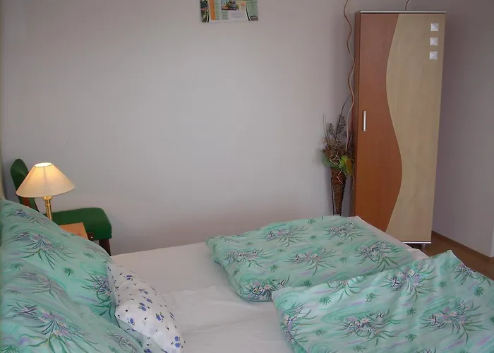 Abadi Karmazsin Haz * Abádszalók
